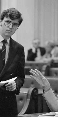 Piet van der Sanden, Dutch politician, dies at age 90